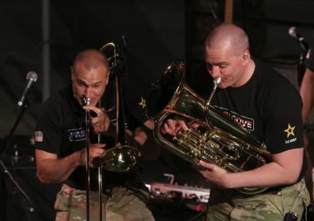 DVE UNIFORMI ENA PESEM 40 FOTO LJUBO VUKELIČ